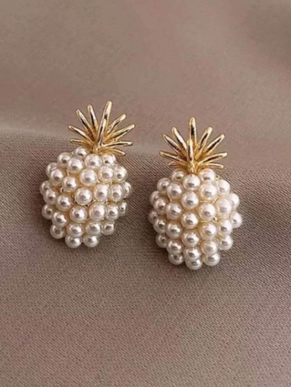 "Royal Appetite" Pearl Gold Pinnapple Stud Earring - Picture 6 of 6